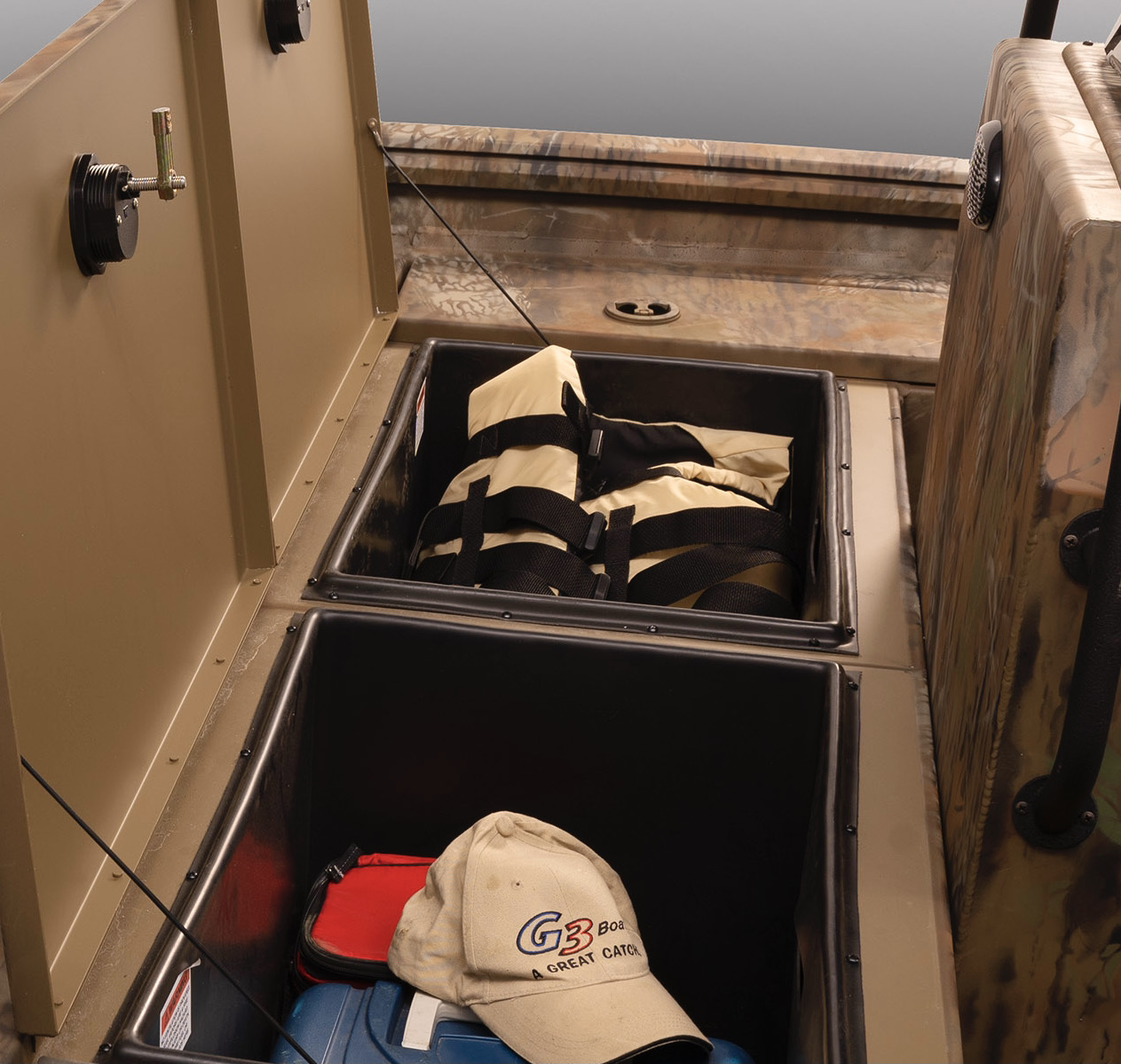 20 CCJ Lockable Bow Storage